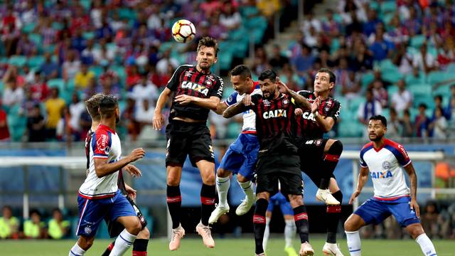 Bahia e Atlético-PR se enfrentam na Arena Fonte Nova
