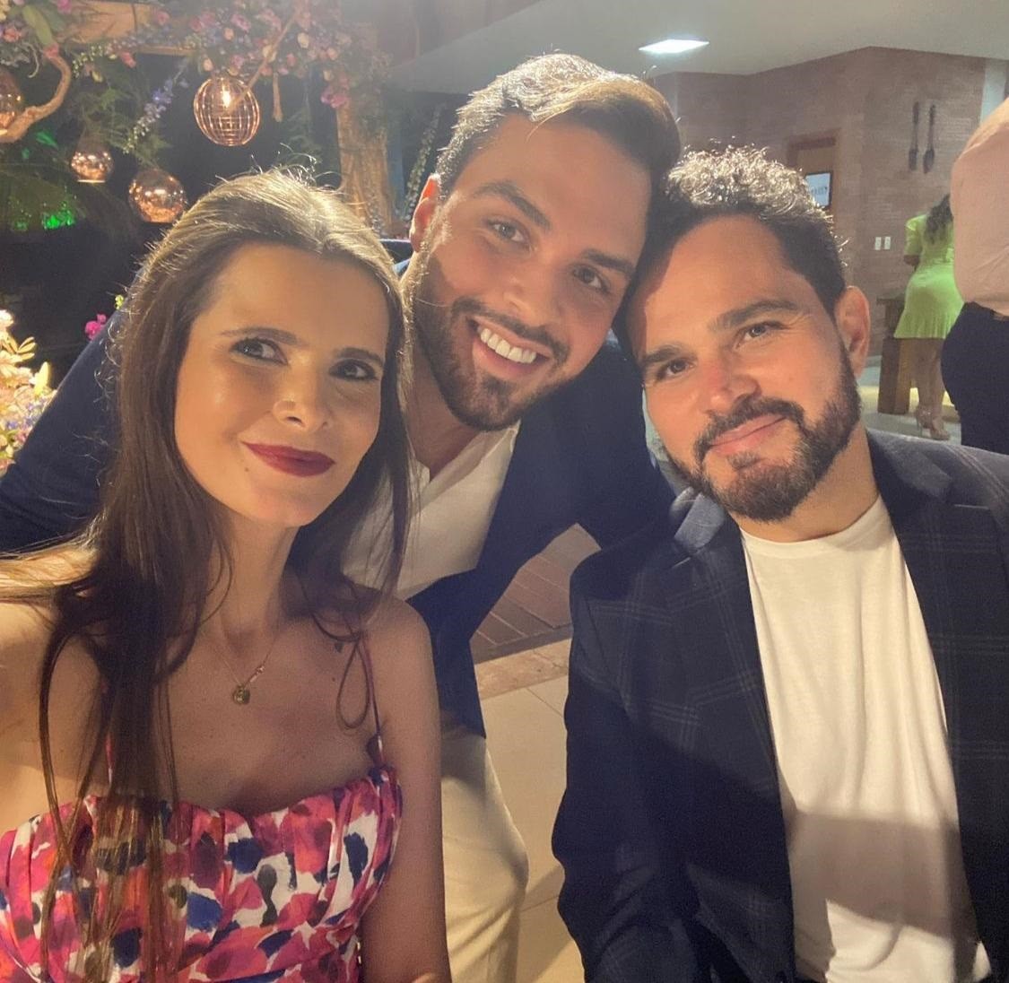 Luciano Camargo com o filho Nathan e a mulher, Flavia — Foto: Instagram