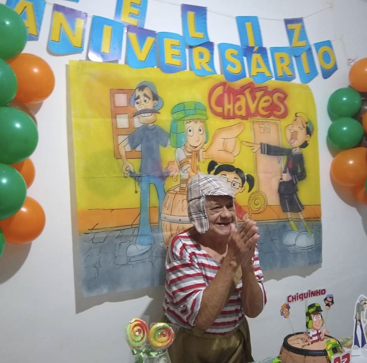 Vovô Chico ganhou uma festa de 92 anos com temática de Chaves (Foto: Reprodução/Twitter)