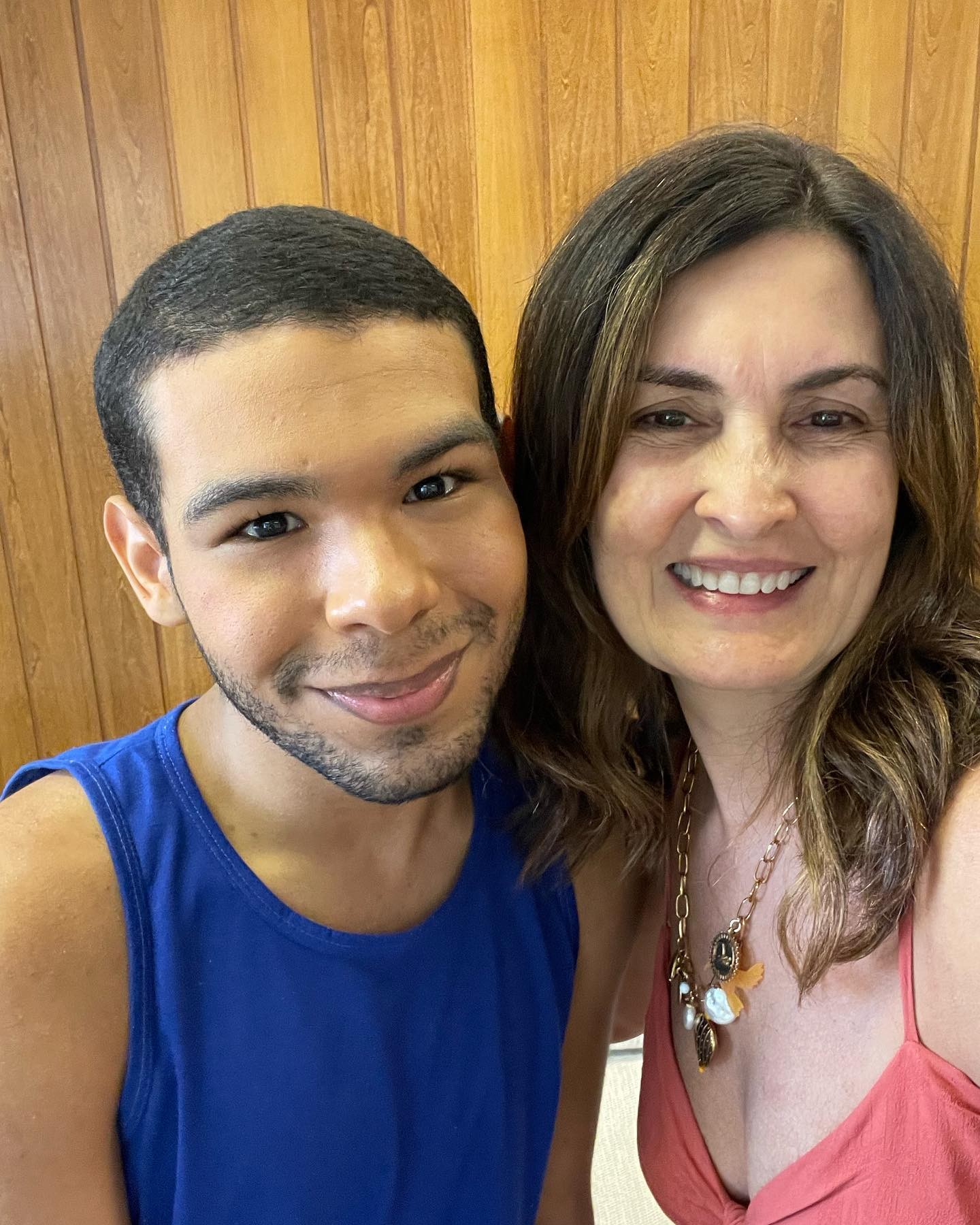 Fátima Bernardes encontra Viny durante teste de covid-19 e deseja: 'Que a vida sorria para ele' (Foto: Reprodução / Instagram)