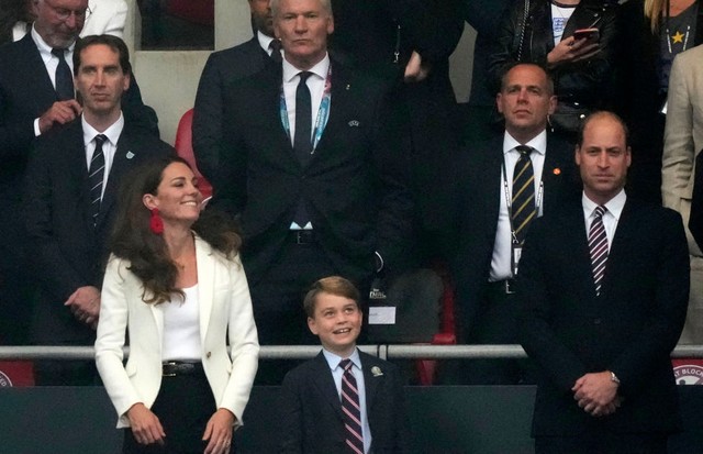 LONDON, ENGLAND - JULY 11: Prince William, President of the Football Association along with Catherine, Duchess of Cambridge look on prior to the UEFA Euro 2020 Championship Final between Italy and England at Wembley Stadium on July 11, 2021 in London, Eng (Foto: Getty Images)