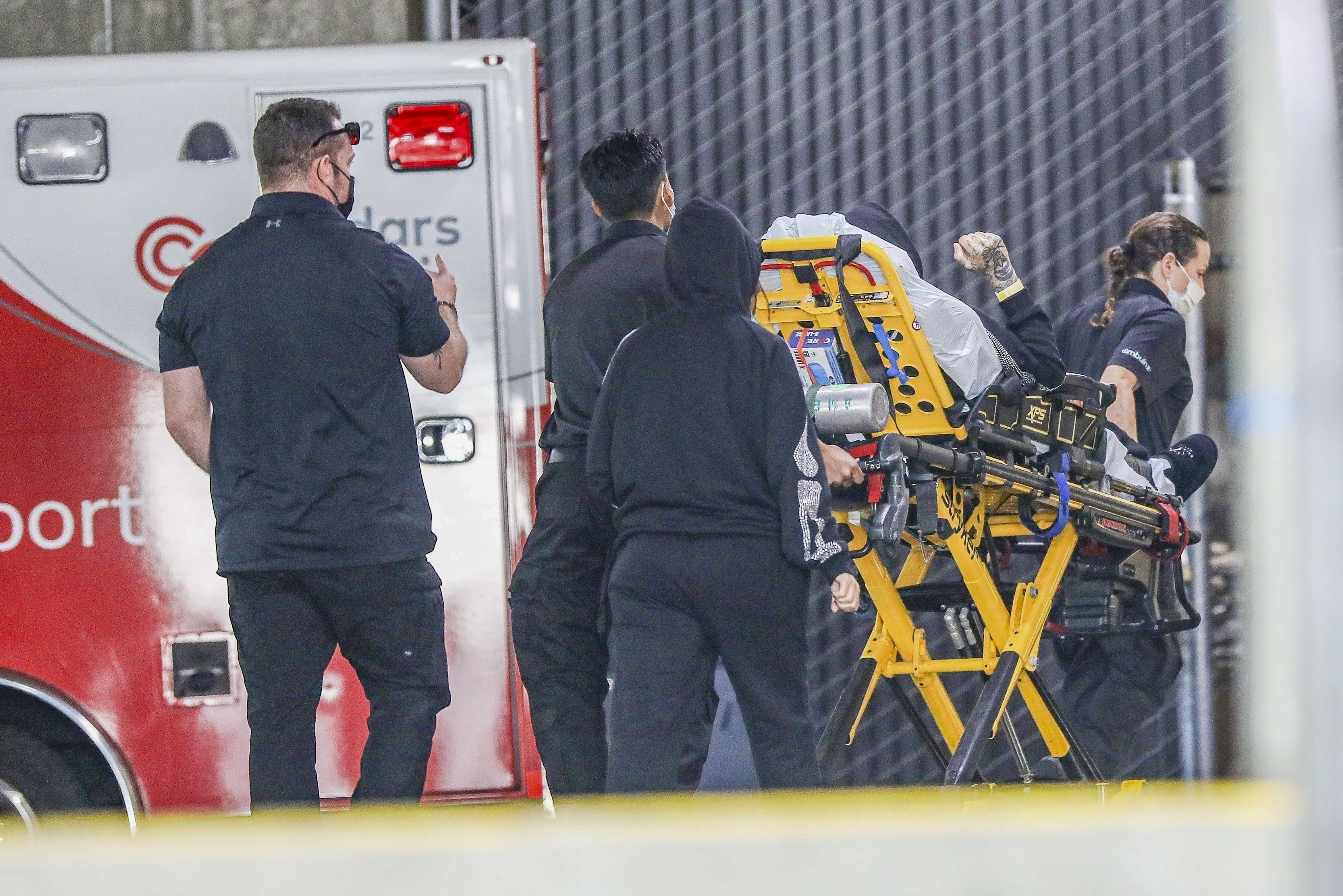 Travis Barker foi levado de ambulância às pressas para o hospital (Foto: The Grosby Group)
