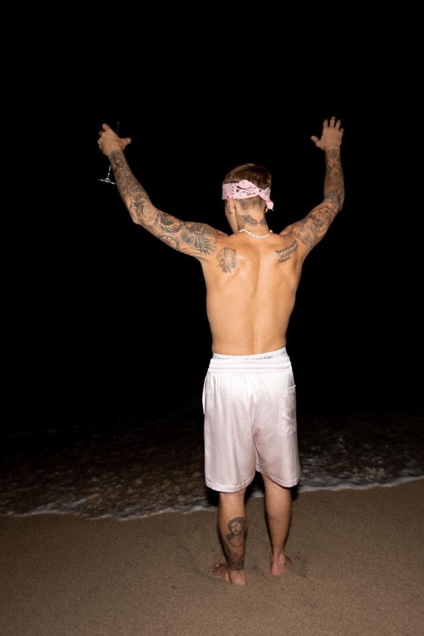 Costas tatuadas do Justin Bieber (Foto: Instagram/Reprodução)