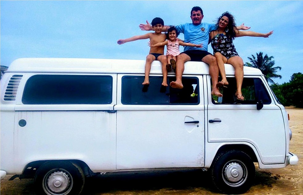 Família adquiriu kombi há cinco meses  (Foto: Divulgação/Meu quintal é o mundo )