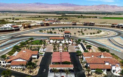 Pista De Corridas De Carros De Luxo, Tal Como Vista De Cima a