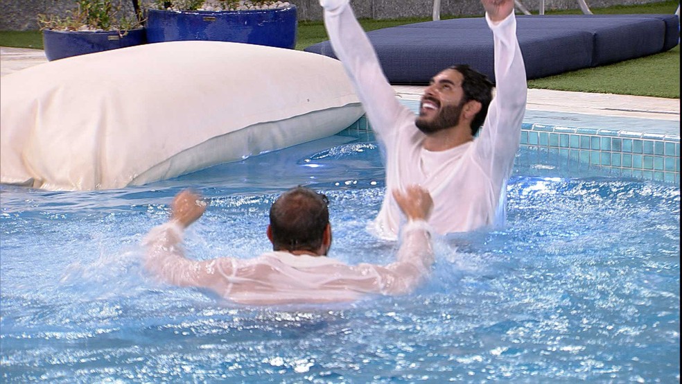 Brothers Pulam Na Piscina Depois Da Primeira Eliminacao Do Bbb21 Casa Bbb Gshow
