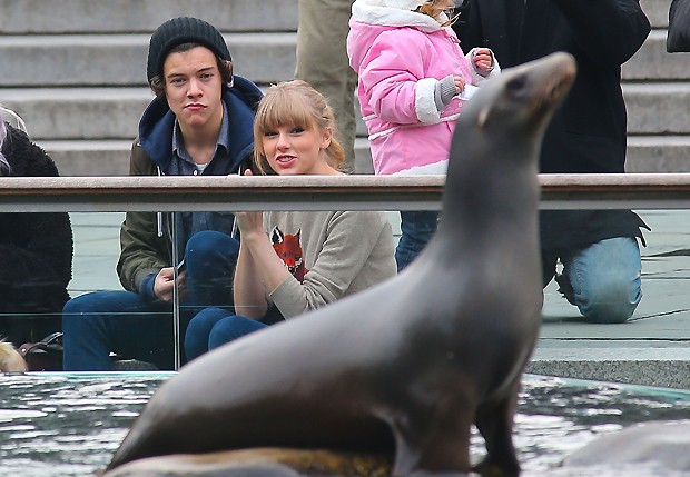 Taylor e Harry (Foto: Grosby Group)