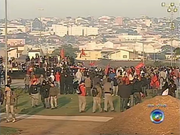 G1 - Protesto deixa o Pq. das Águas e segue para o Centro de Sorocaba ...