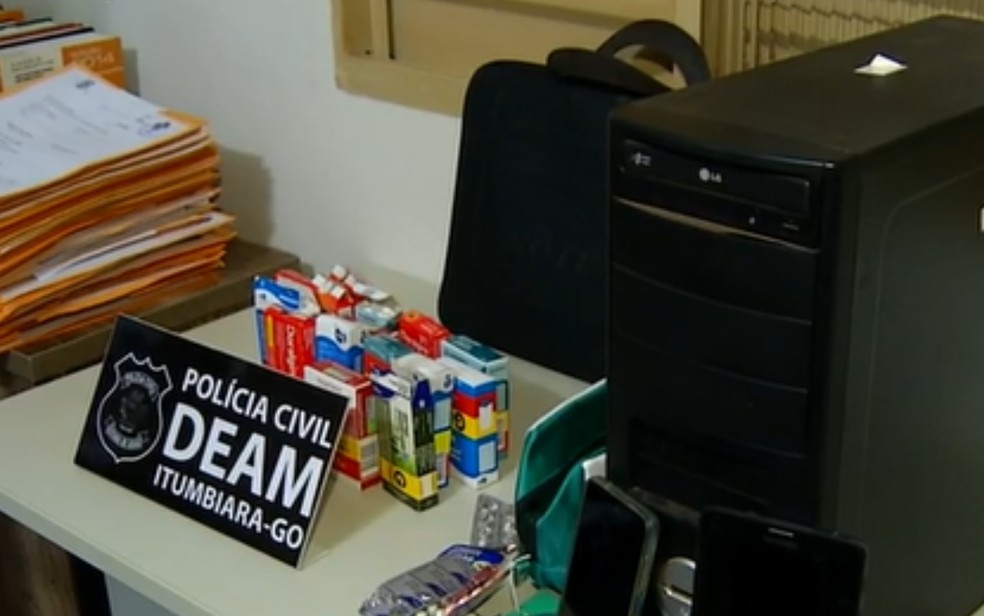 Polícia apreende computadores, medicamentos e celular de servidor da Câmara de Itumbiara suspeito de abusar de mulher, em Goiás — Foto: Reprodução/TV Anhanguera