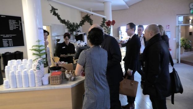 Cafezinho de graça? No Parlamento da Suécia, nem pensar (Foto: CLAUDIA WALLIN/BBC)