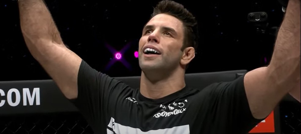 Marcus Buchecha comemora a vitória sobre Anderson Braddock em sua estreia no MMA no ONE — Foto: Reprodução / YouTube ONE