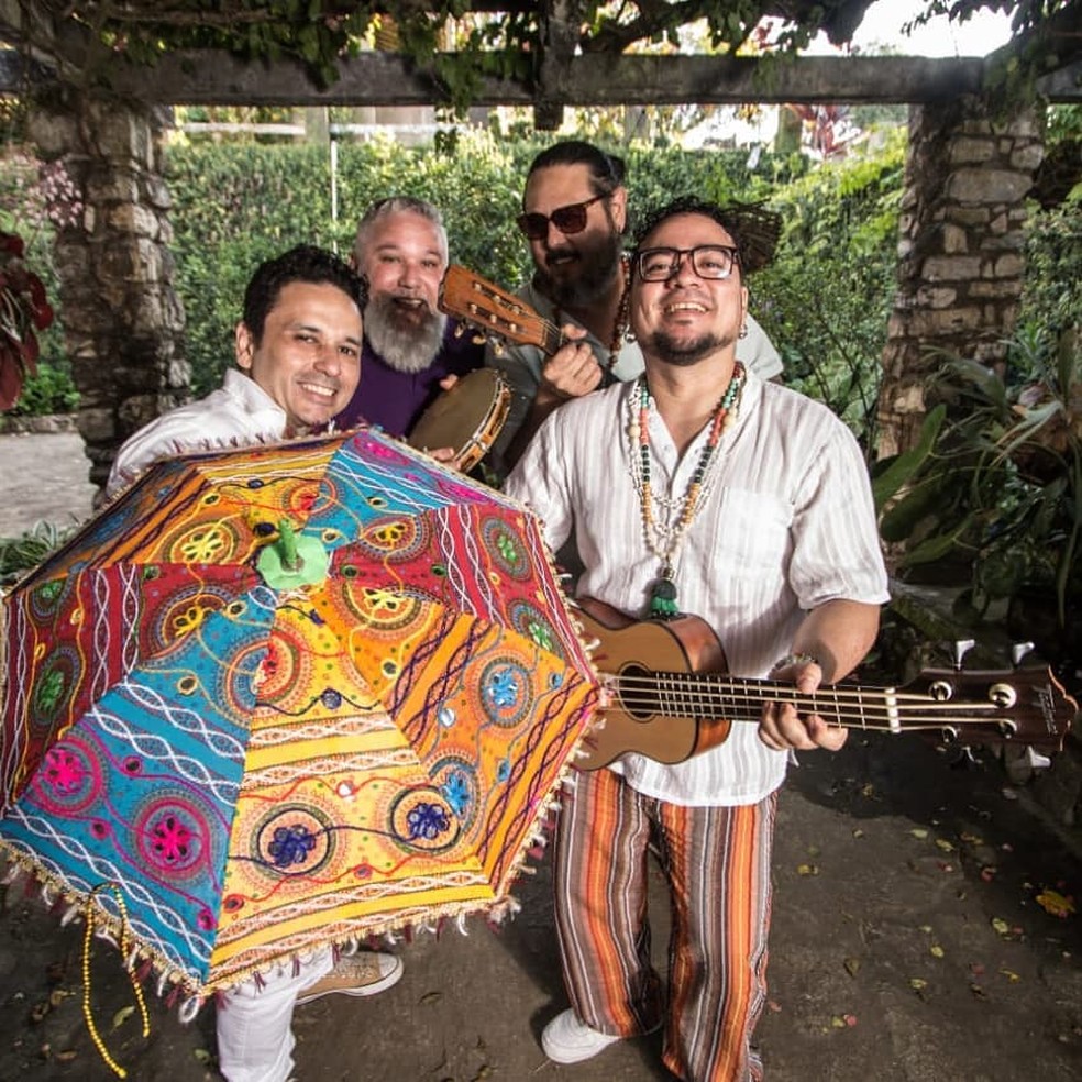 Os Transacionais se apresentam na Praça Verde do Dragão do Mar — Foto: Divulgação