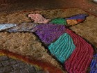 Tapetes de serragem colorem ruas e preservam tradição em Sabará 