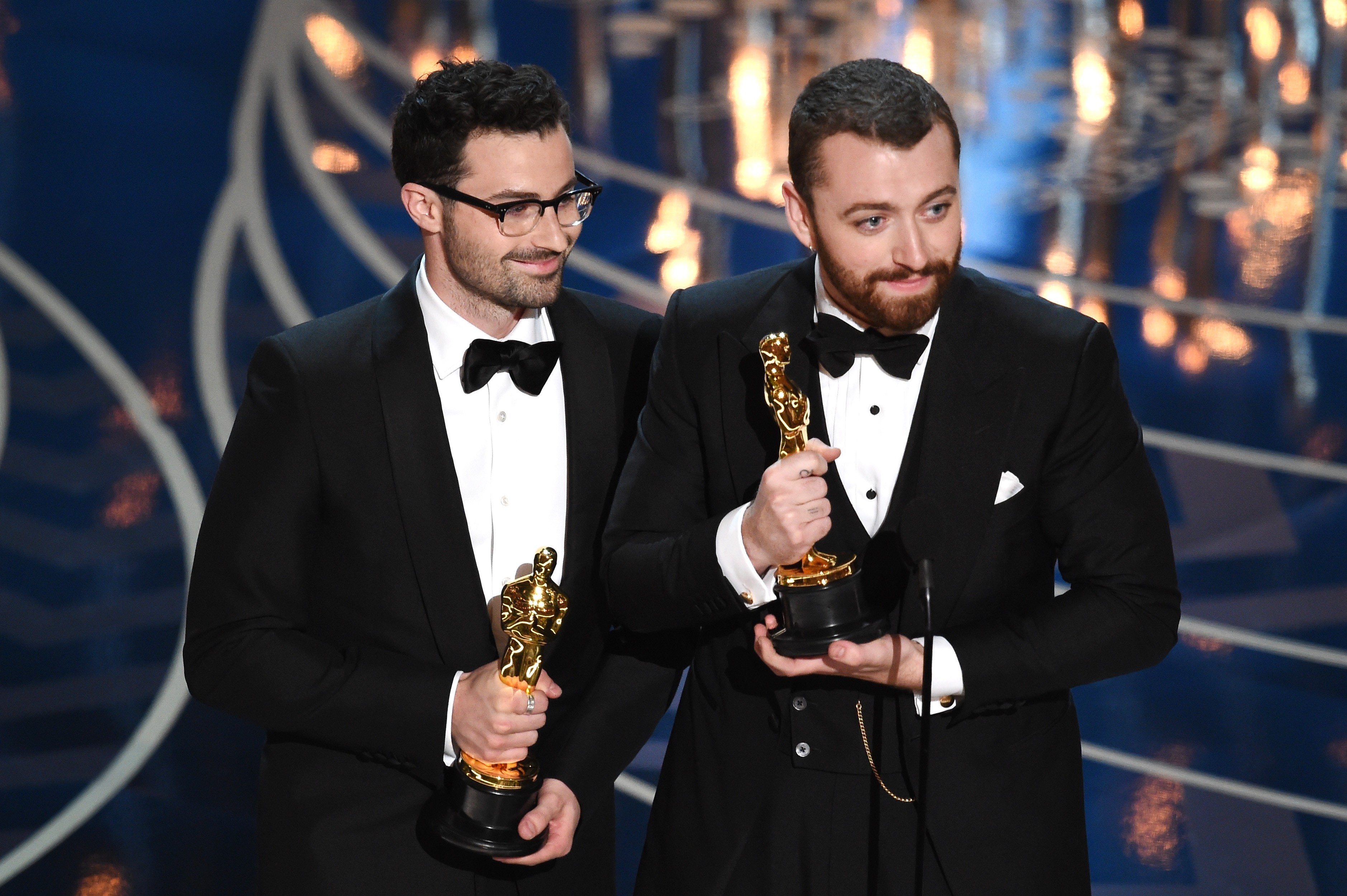 Sam Smith e Jimmy Napes recebem o Oscar de Melhor Canção Original (Foto: Getty Images)