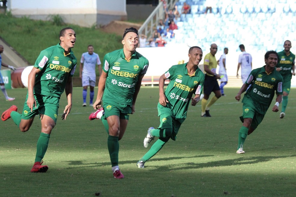 André Mensalão comemora gol de empate do Cuiabá (Foto: Pedro Lima/Cuiabá EC)