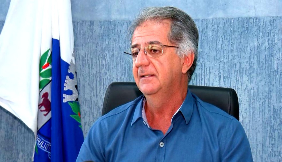 Prefeito Zaquinha Madrigal diz que população deve decidir se aceita pagar uma taxa de bombeiros (Foto: Reprodução / TV TEM)