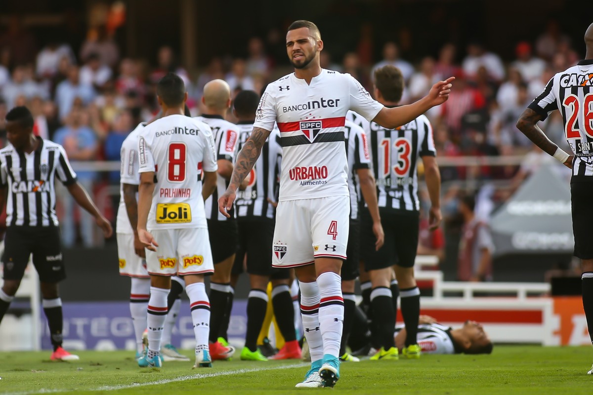 Danos morais? Relembre a passagem de Lucão pelo São Paulo e entenda a polêmica