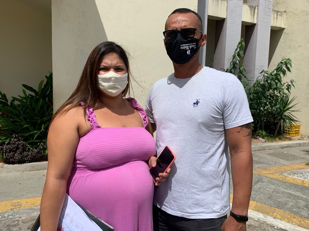 Aniely Beatriz est&aacute; na 40&ordf; semana de gesta&ccedil;&atilde;o, recebeu indica&ccedil;&atilde;o de cirurgia cesariana, mas n&atilde;o conseguiu atendimento na Maternidade Divino Amor, em Parnamirim &mdash; Foto: Anna Alyne Cunha/Inter TV Cabugi