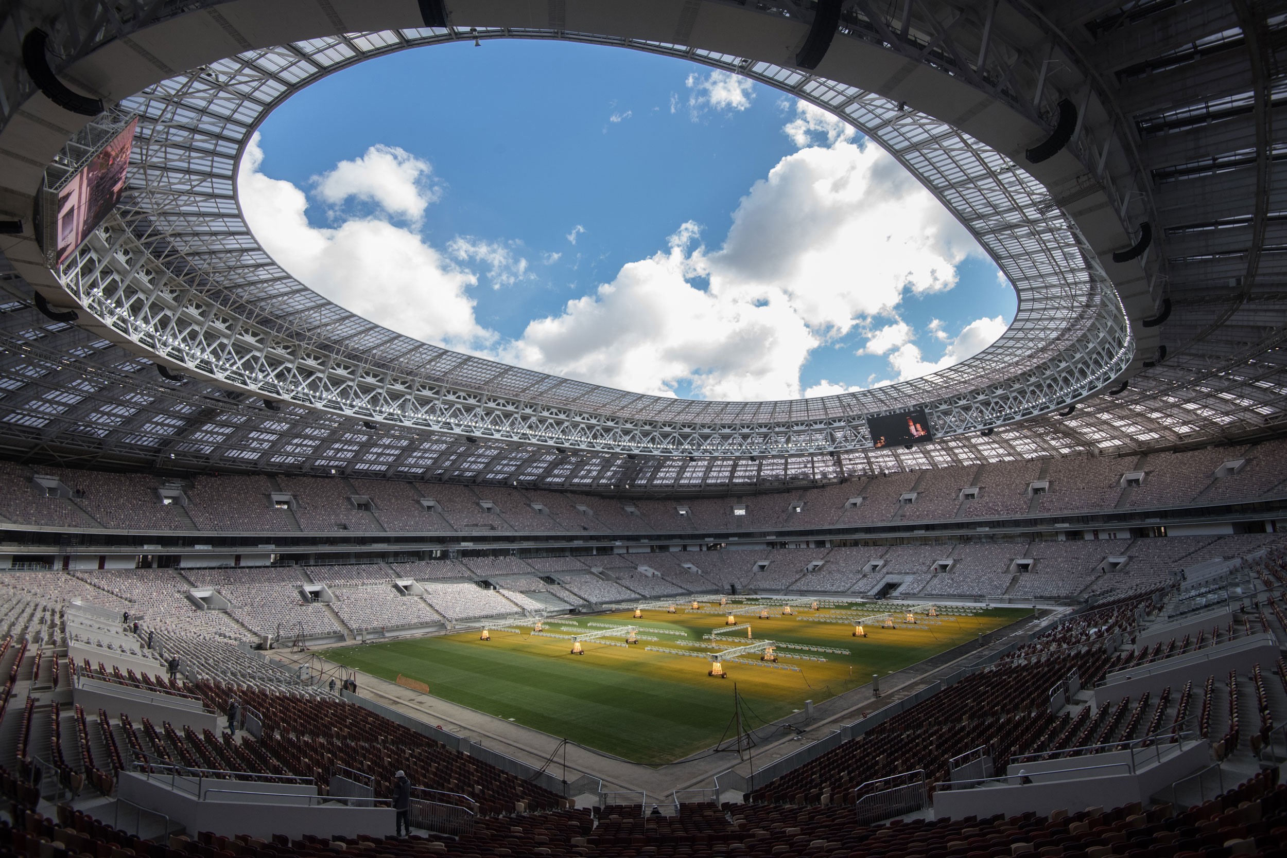 'Nunca tivemos tanta força', diz Putin em estádio lotado em Moscou. ASSISTA 