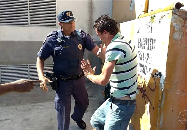Morador de rua Samir Sati é agredido pela Guarda Civil Municipal (GCM) em São Paulo (Foto: Reprodução/TV Globo)
