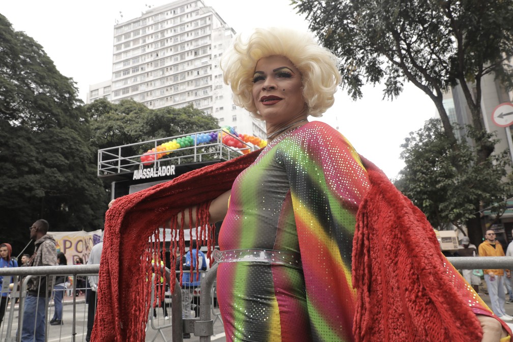 Salete Campari durante Parada LGBT+ neste domingo (19) — Foto: Celso Tavares/g1
