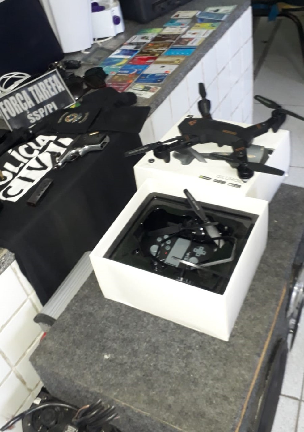 Um drone foi encontrado na casa do suspeito em Teresina — Foto: Divulgação/SSP