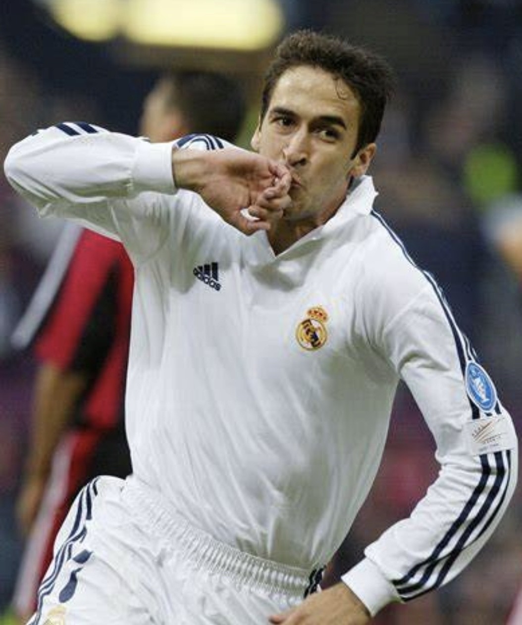 Raúl fez história no Real Madrid (Foto: Reprodução / Twitter)