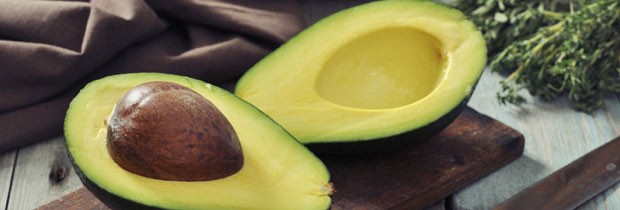 O abacate é é rico em gordura boa e vitamina E (Foto: Think Stock)