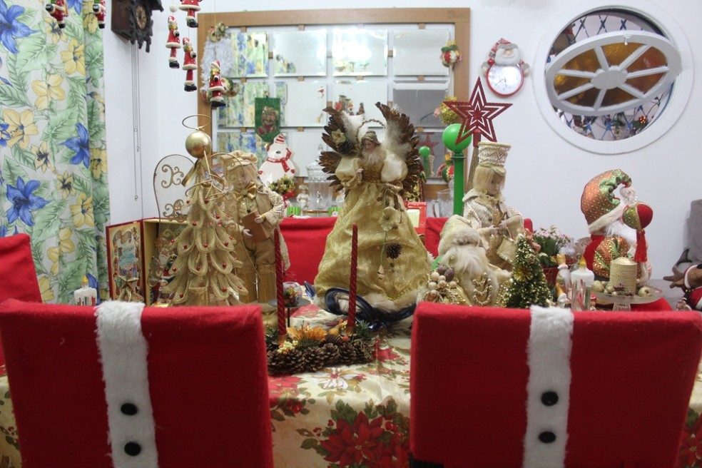 Diversos itens da coleção foram confeccionados pela própria Meire e sua mãe — Foto: Juliana Steil/G1