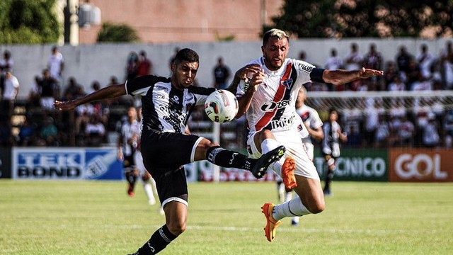 Jogo foi muito disputado fisicamente