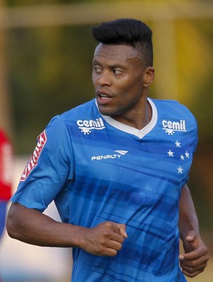 Júlio Baptista treina com o grupo, e Dedé faz trabalho físico com Manoel