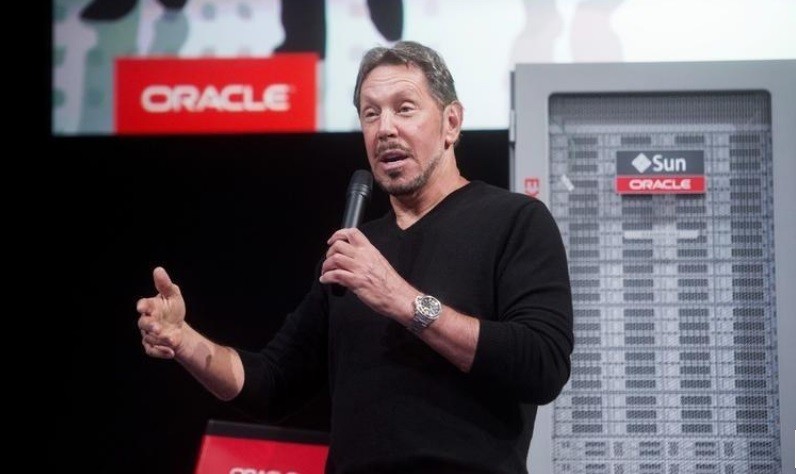 Larry Ellison, presidente, diretor de tecnologia e cofundador da gigante do software Oracle, da qual possui uma participação acionária de 35%, ocupa o quarto lugar no ranking, com uma fortuna de US$ 107 bi