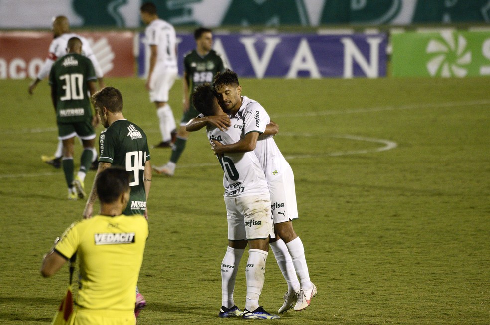Scarpa comenta sobre desempenho do Palmeiras e diz que time precisa estar pronto para mudanças