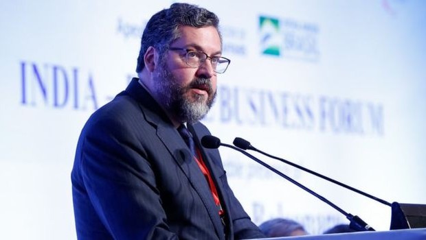 Ernesto Araújo, ministro das Relações Exteriores do Brasil, divulgou texto em que associa a OMS ao comunismo (Foto: ALAN SANTOS/PR)