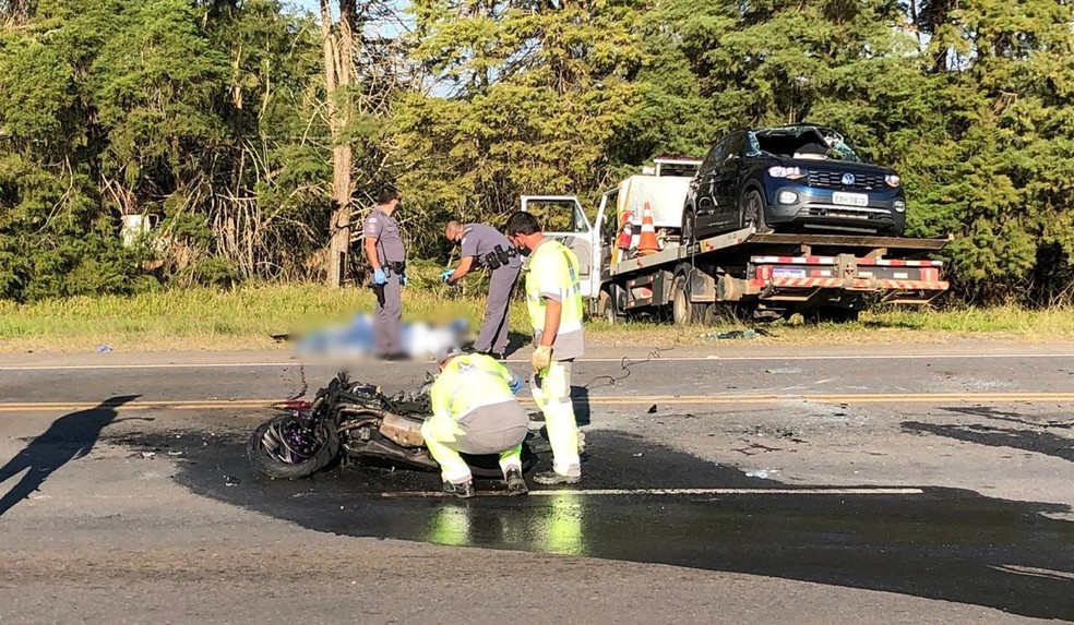 Acidente entre carro e moto mata três pessoas em rodovia de Capão Bonito — Foto: Arquivo Pessoal