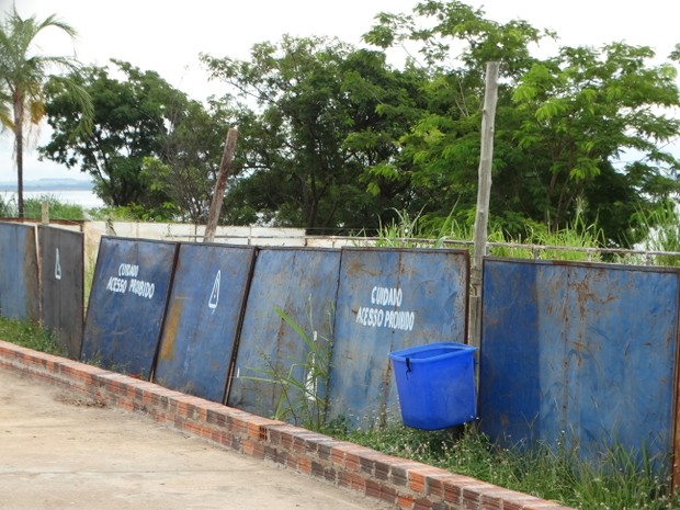 Cerca de tapumes foi colocada a cinco metros de área com risco de erosão (Foto: Divulgação/Prefeitura)