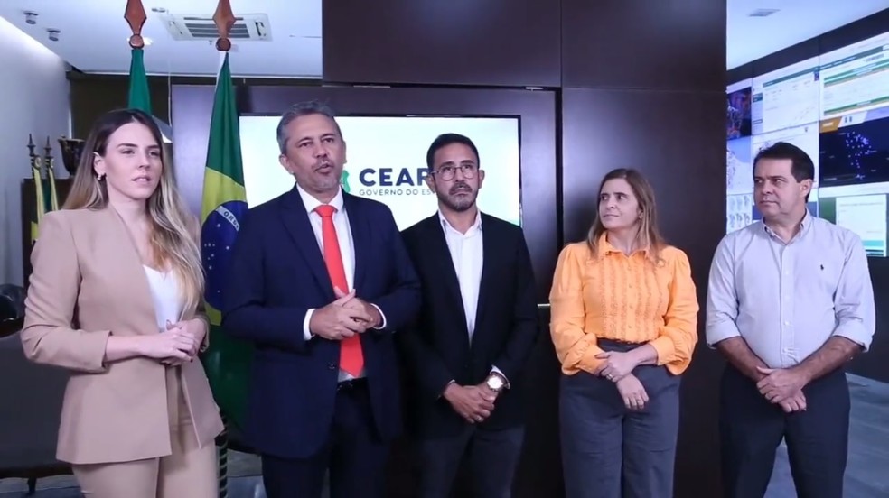 Elmano de Freitas anuncia reajuste salarial dos professores do estado — Foto: Governo do Ceará/Divulgação