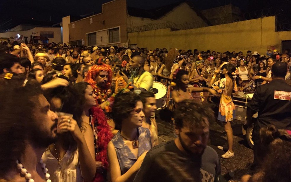 Pisa na fulô desfila no bairro Carlos Prates, em Belo Horizonte. — Foto: Raquel Freitas/G1