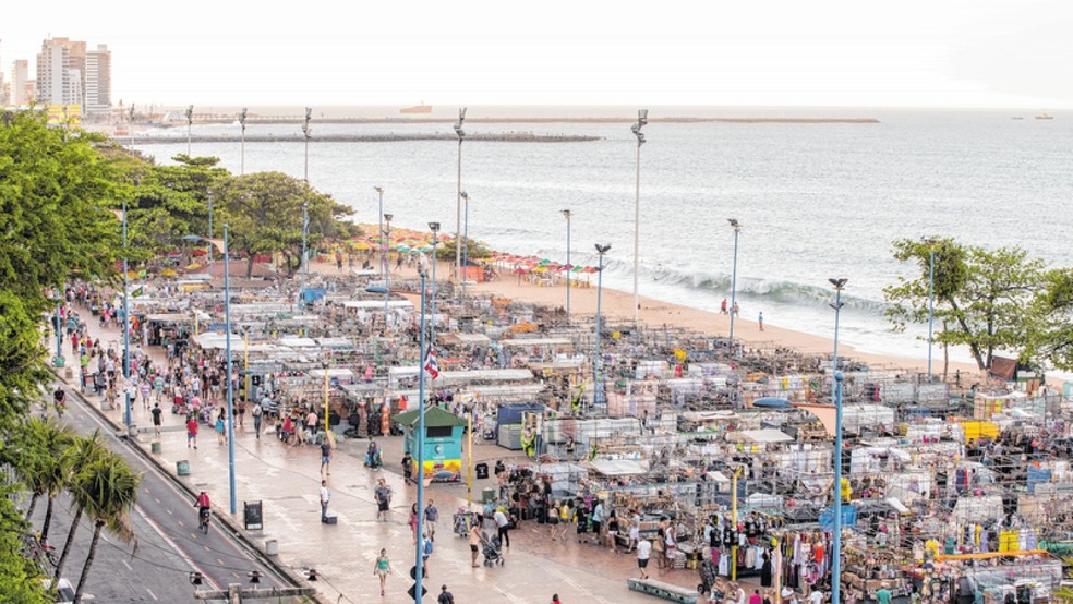 Com a mudança de endereço, 663 boxes da feira da Beira-Mar devem ser realocados na Praia de Iracema — Foto: REINALDO JORGE