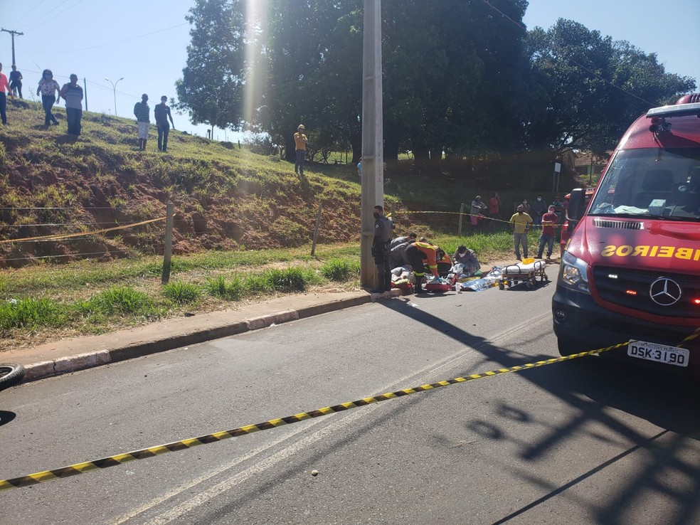 Motociclista morreu na Avenida Raimundo Maiolini, em Presidente Prudente — Foto: Polícia Militar