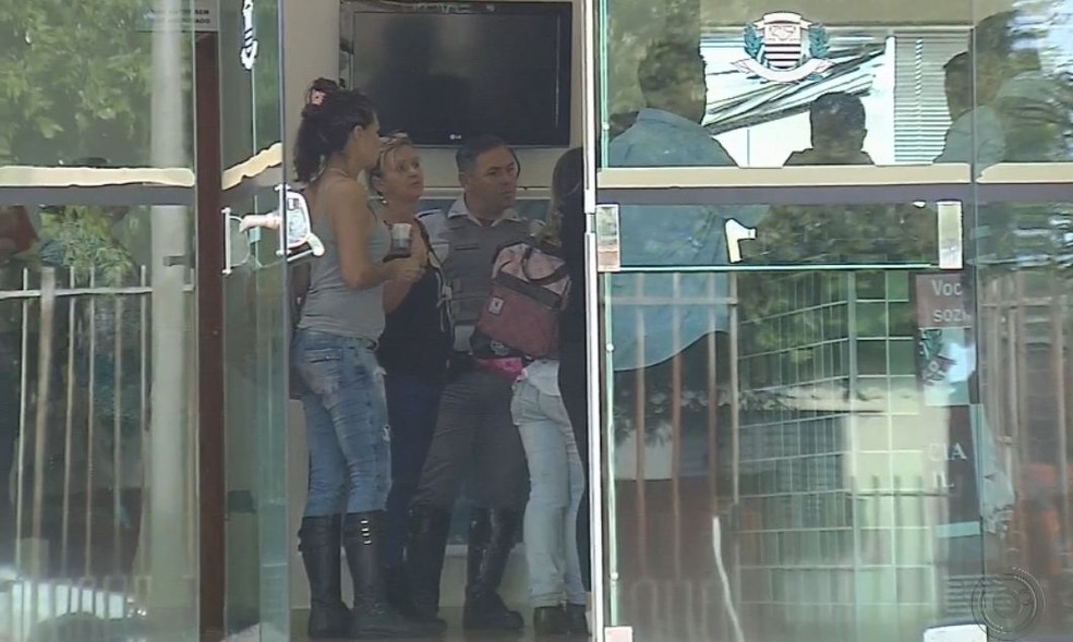 Passageiros registraram boletim de ocorrência e foram liberados (Foto: TV TEM / Reprodução )