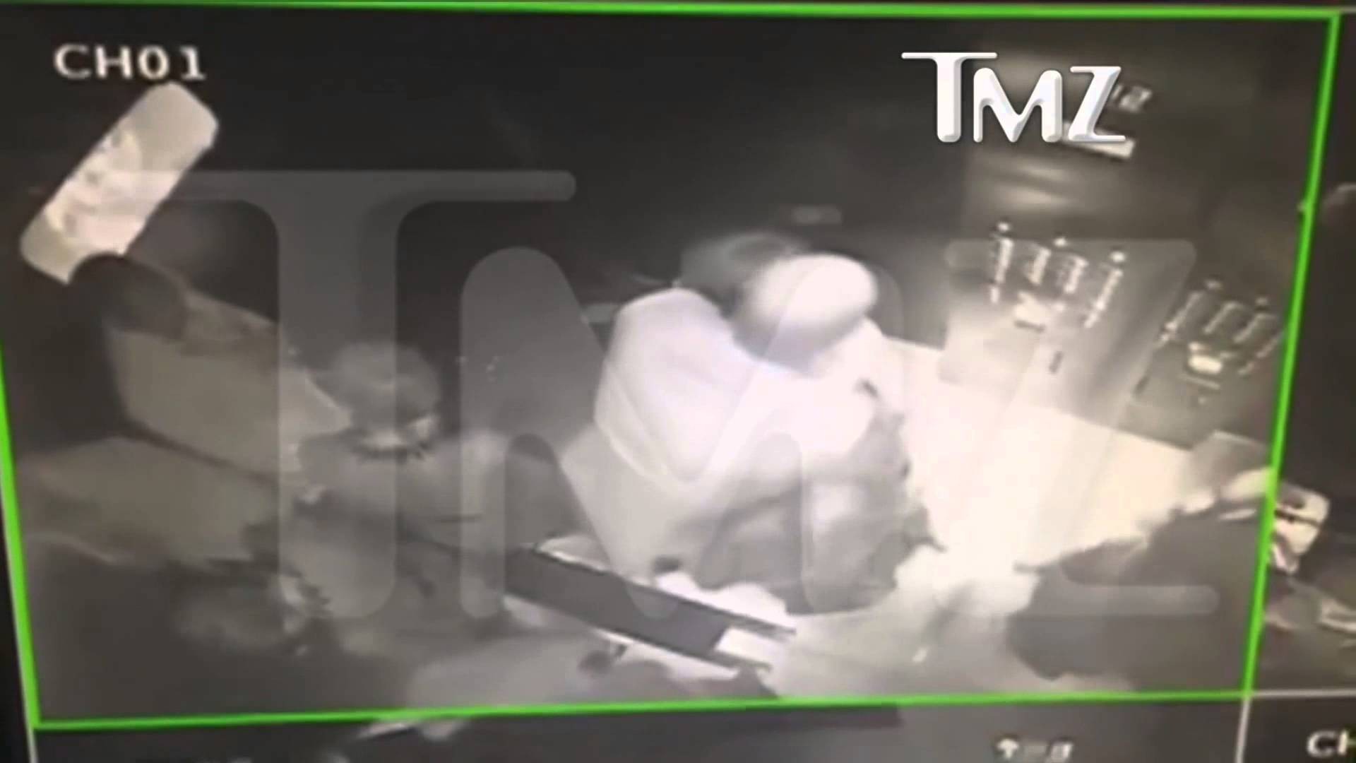 A briga entre Jay-Z e Solange Knowles dentro de um elevador em 2014 (Foto: Reprodução)