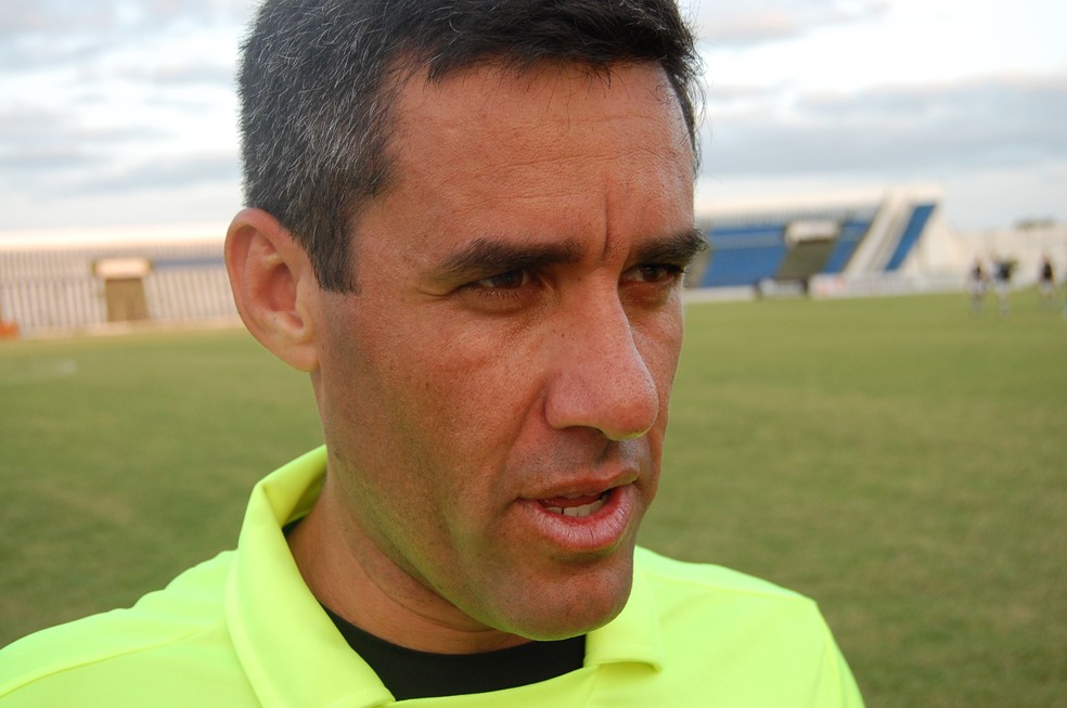 Emanuel Diniz vai apitar o confronto de ida, neste domingo, no Estádio José Cavalcanti, em Patos (Foto: Silas Batista / Globoesporte.com/pb)