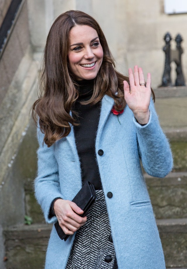 Kate Middleton com seu casaco Mulberry (Foto: Getty Images)