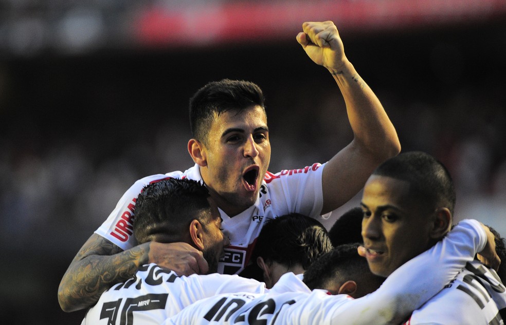 São Paulo comemora o gol de Tréllez (Foto: Marcos Ribolli)