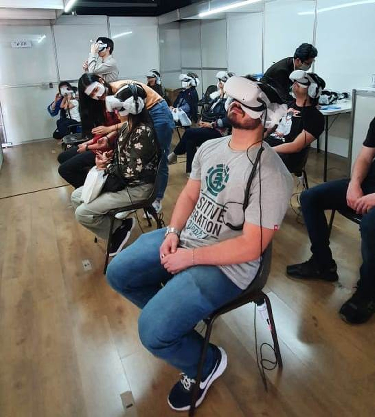 ジュンディアイ祭は、日本のプラネタリウムをシミュレートするバーチャル リアリティ アトラクションを宣伝します。 ソロカバとジュンディアイ