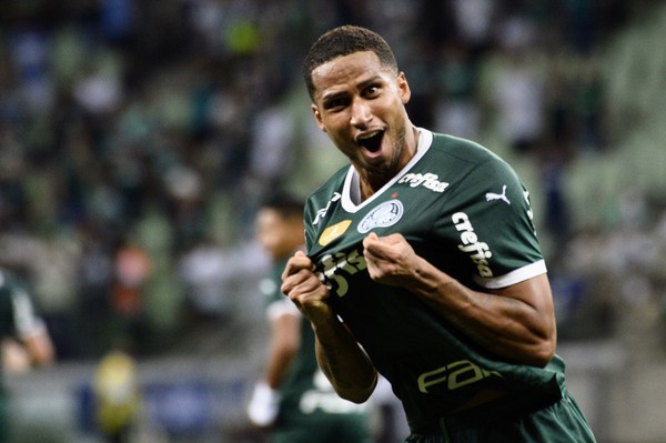 Murilo: o zagueiro artilheiro do Palestra