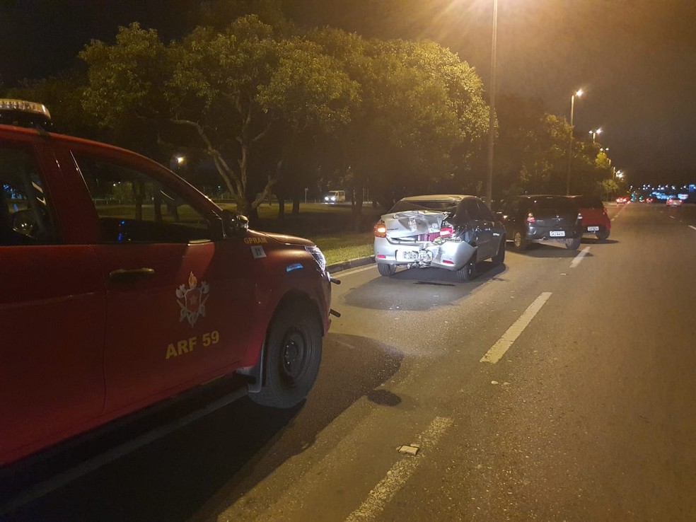 Motociclista fica gravemente ferido em acidente de trânsito no DF — Foto: CBMDF/Divulgação