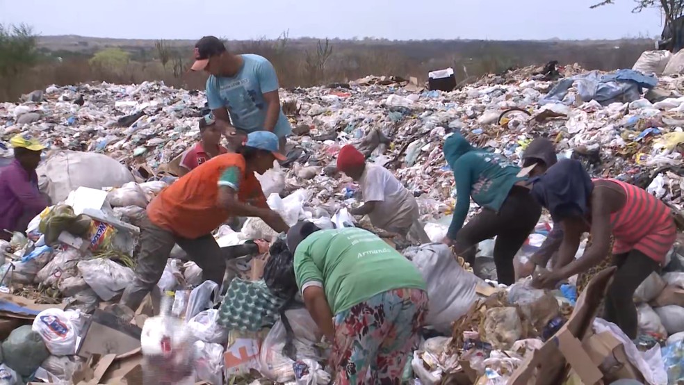 Lei determina fim definitivo dos lixões  — Foto: TV Cabo Branco/Reprodução