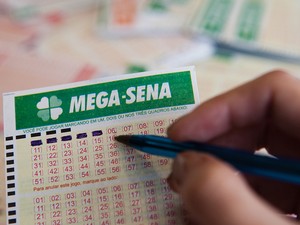 Cartelas de jogos de loterias. Mega-Sena. loteria, sorte, prêmio, dinheiro, bolada, riqueza, dinheiro. -HN- (Foto: Caio Kenji/G1)